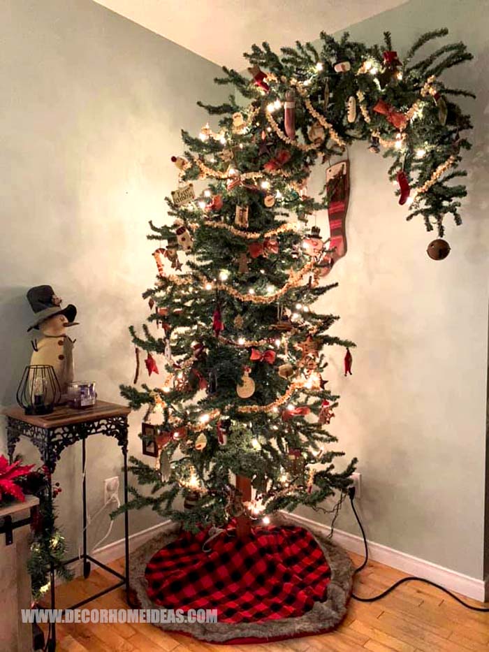 Bended Christmas Tree #Christmas #tree #bend #decorhomeideas