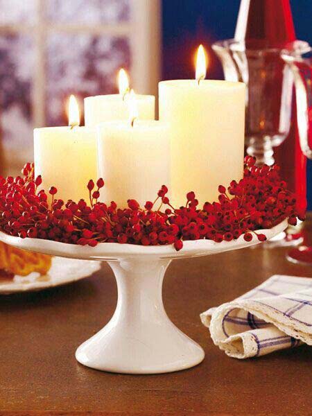 Berry Garland Cake Stand Candle Centerpiece #Christmas #kitchen #decoration #decorhomeideas