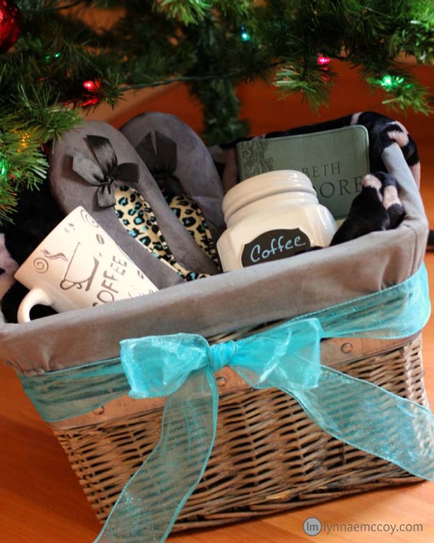 BHG Gift Basket #Christmas #diy #basket #gift #decorhomeideas