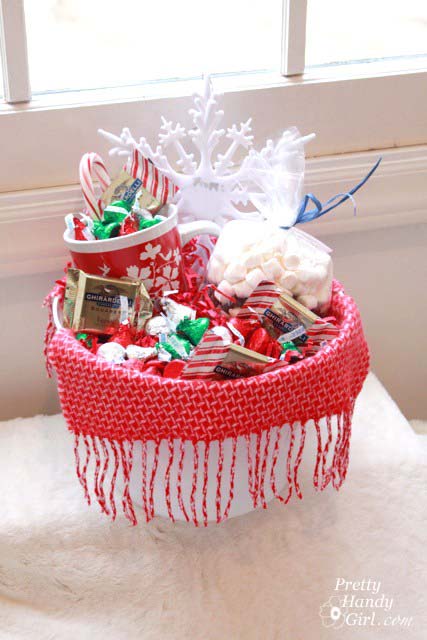 Christmas Chocolate Gift Basket #Christmas #diy #basket #gift #decorhomeideas