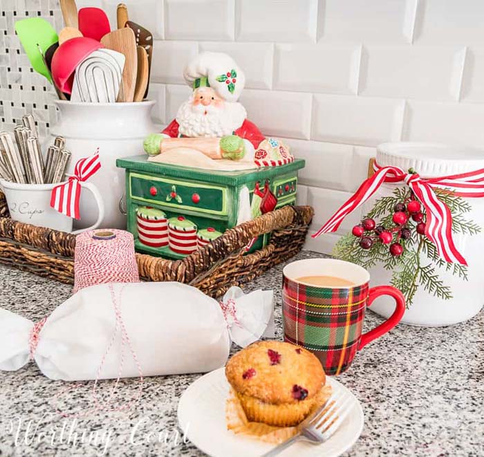 Christmas Cookie Jars #Christmas #kitchen #decoration #decorhomeideas