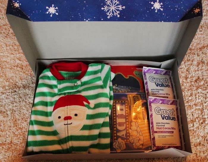 Christmas Eve Traditions Gift Box #Christmas #diy #basket #gift #decorhomeideas