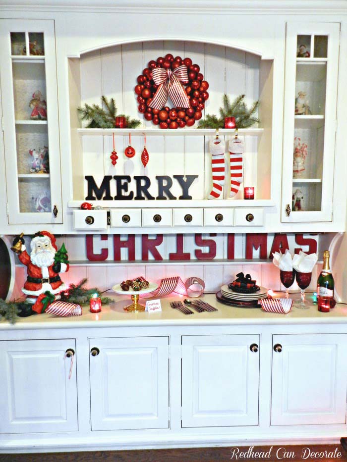Christmas Hutch #Christmas #kitchen #decoration #decorhomeideas