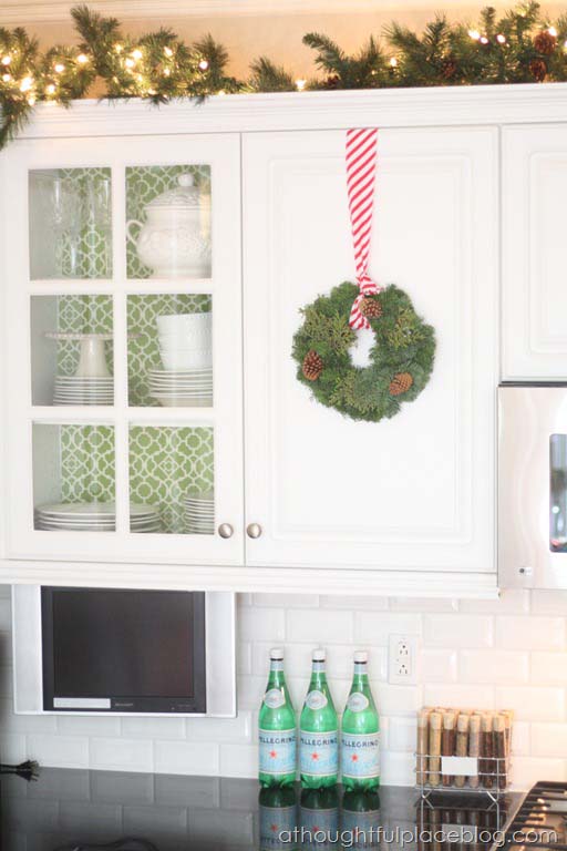 Christmas Kitchen Cabinets #Christmas #kitchen #decoration #decorhomeideas