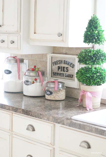 Christmas Kitchen Canisters #Christmas #kitchen #decoration #decorhomeideas