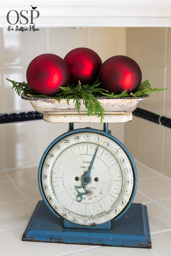 Christmas Kitchen Decor Vintage Scale #Christmas #kitchen #decoration #decorhomeideas