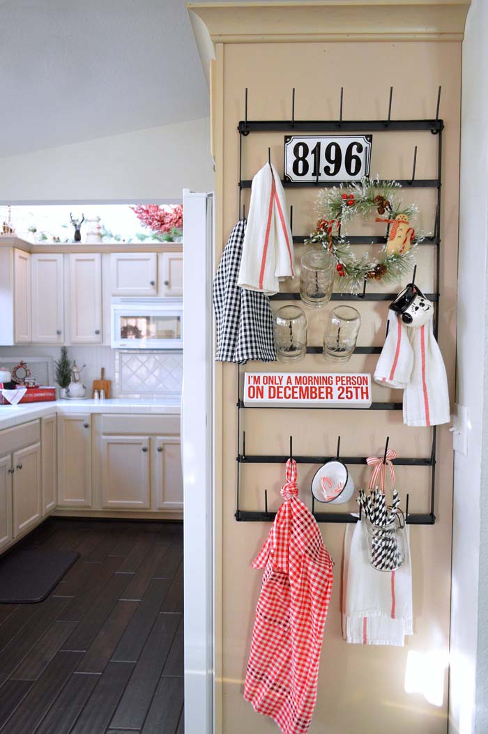 Christmas Kitchen Rack #Christmas #kitchen #decoration #decorhomeideas