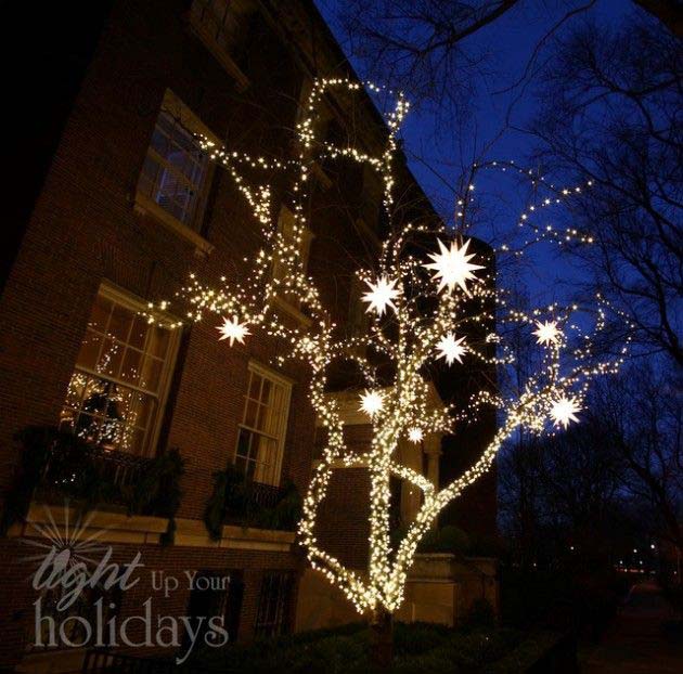 Christmas Light Tree with Lit Up Star Ornaments #Christmas #diy #lights #decorhomeideas