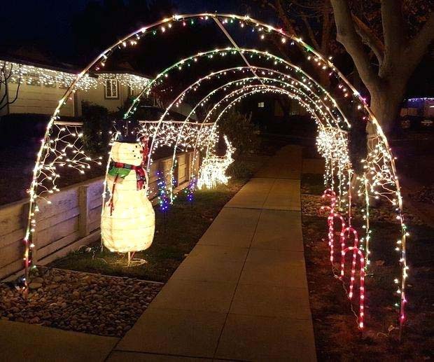 Christmas Light Tunnel #Christmas #diy #lights #decorhomeideas