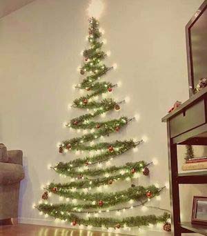 Christmas Tree Wall #Christmas #decor #hacks #diy #decorhomeideas