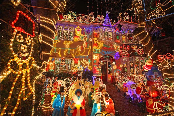 Colorful and Festive Christmas Lights #Christmas #diy #lights #decorhomeideas