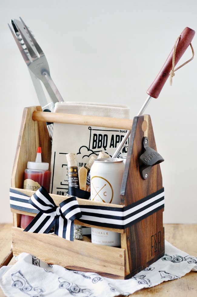 Cookout Kit #Christmas #diy #basket #gift #decorhomeideas