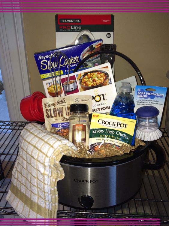 Crock Pot Gift Basket #Christmas #diy #basket #gift #decorhomeideas