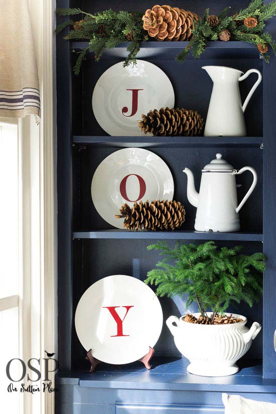 DIY Dollar Tree Joy Plates #Christmas #kitchen #decoration #decorhomeideas