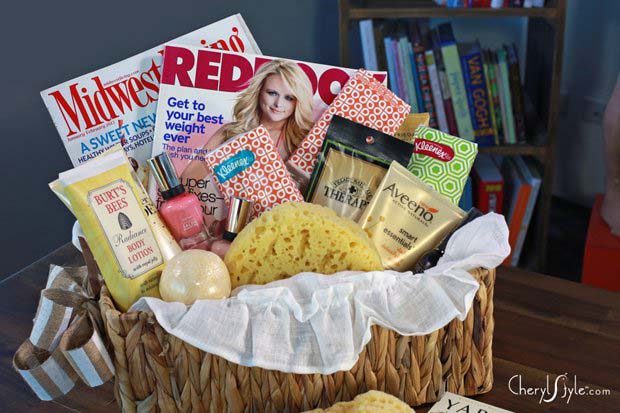 DIY Girl Night Gift Basket #Christmas #diy #basket #gift #decorhomeideas