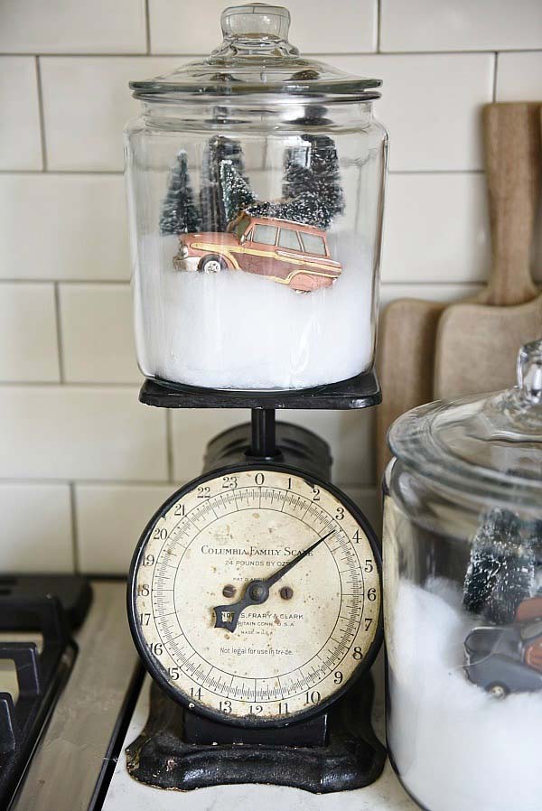 DIY Snow Globe Jars #Christmas #kitchen #decoration #decorhomeideas