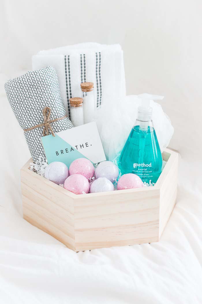 DIY Spa Kit #Christmas #diy #basket #gift #decorhomeideas