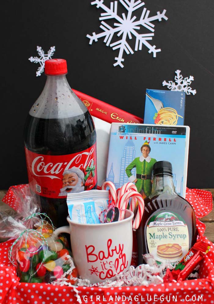 Elf Gift Basket #Christmas #diy #basket #gift #decorhomeideas