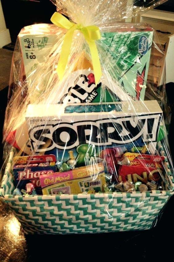 Family Game Night Gift Basket #Christmas #diy #basket #gift #decorhomeideas