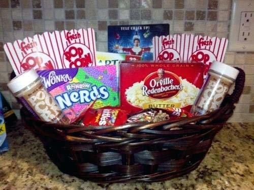 Family Movie Night Gift Basket #Christmas #diy #basket #gift #decorhomeideas