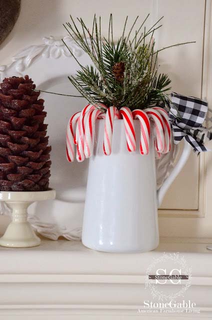 Farmhouse Christmas Pitcher #Christmas #kitchen #decoration #decorhomeideas