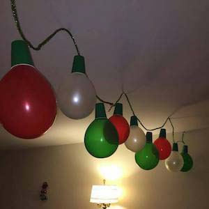 Faux Christmas Lights Balloons #Christmas #decor #hacks #diy #decorhomeideas