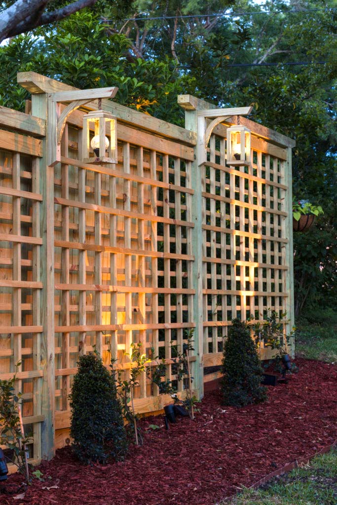 Garden Trellis With Solar Lanterns #garden #trellis #decorhomeideas