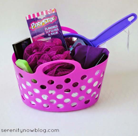 Gift Basket for Girls #Christmas #diy #basket #gift #decorhomeideas