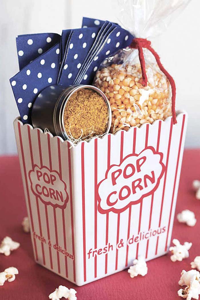 Gourmet Popcorn Gift Basket #Christmas #diy #basket #gift #decorhomeideas