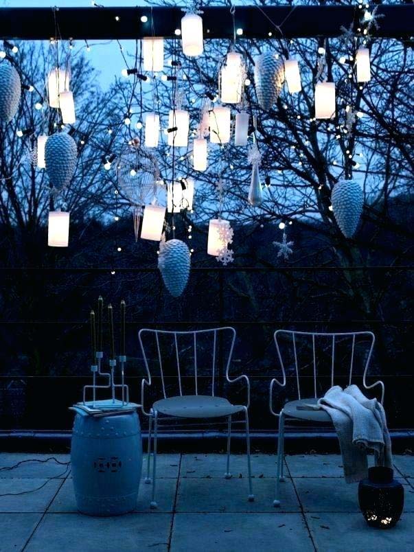 Grouped Lanterns Christmas Lights #Christmas #diy #lights #decorhomeideas