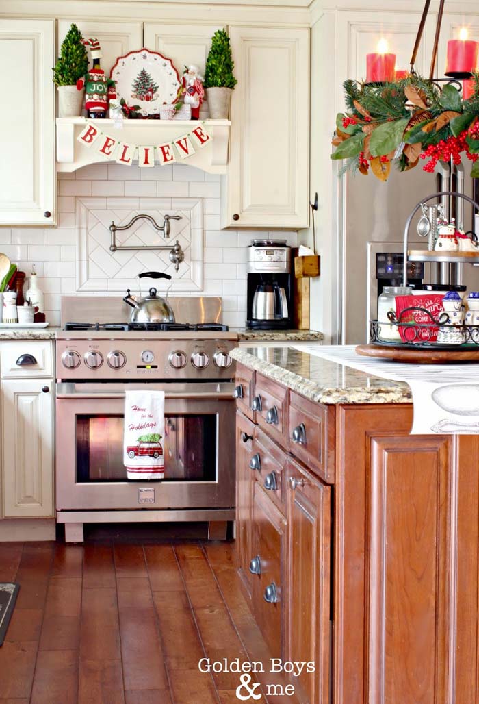 Holiday Kitchen #Christmas #kitchen #decoration #decorhomeideas