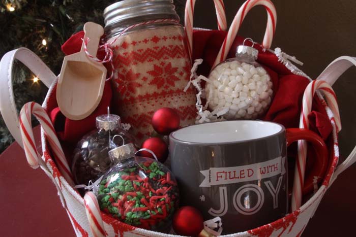 Hot Cocoa Gift Basket #Christmas #diy #basket #gift #decorhomeideas