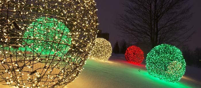 Large Christmas Light Balls Snow #Christmas #decor #hacks #diy #decorhomeideas