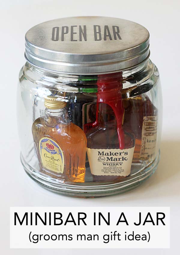 Mini Bar in a Jar #Christmas #diy #basket #gift #decorhomeideas