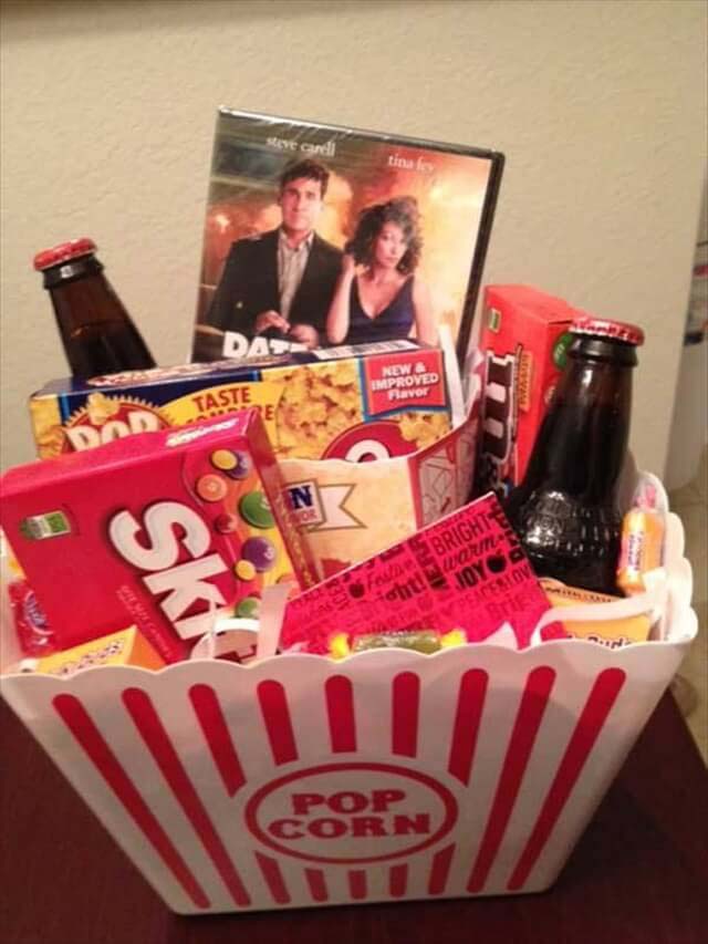 Movie Night Gift Basket #Christmas #diy #basket #gift #decorhomeideas