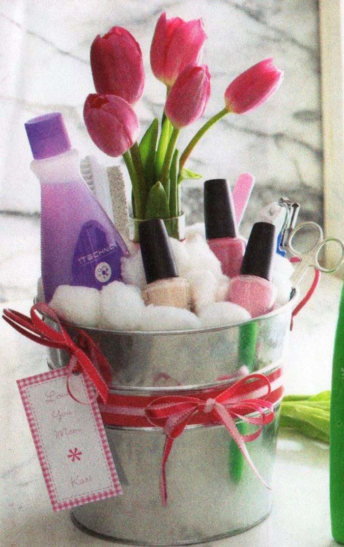 Nail Care Gift Idea #Christmas #diy #basket #gift #decorhomeideas