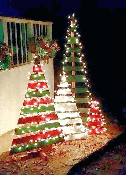 Pallet Christmas Trees #Christmas #diy #lights #decorhomeideas