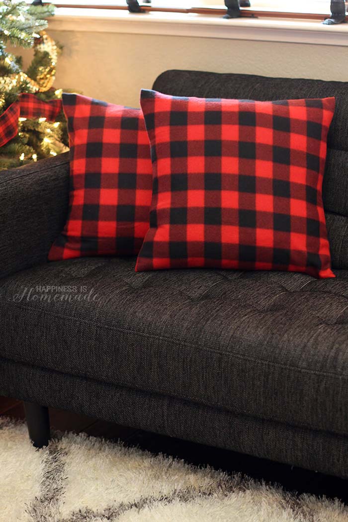 Plaid Pillows #Christmas #decor #hacks #diy #decorhomeideas