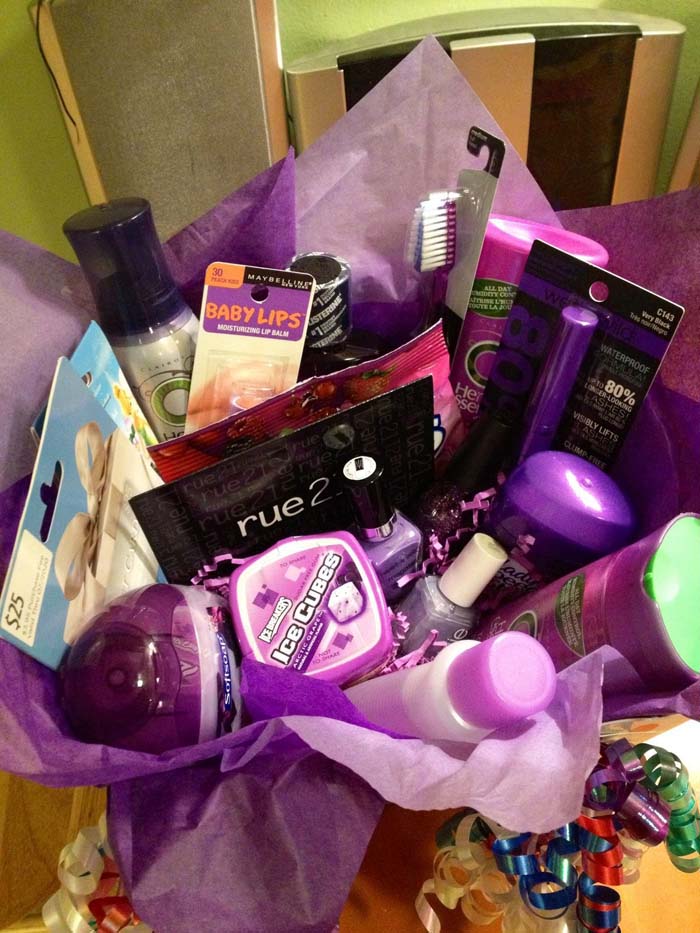 Purple Teen Gift Basket #Christmas #diy #basket #gift #decorhomeideas