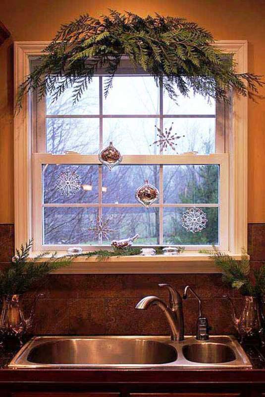Rustic Christmas Kitchen Window #Christmas #kitchen #decoration #decorhomeideas