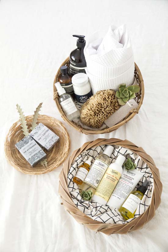 Shower Kit #Christmas #diy #basket #gift #decorhomeideas