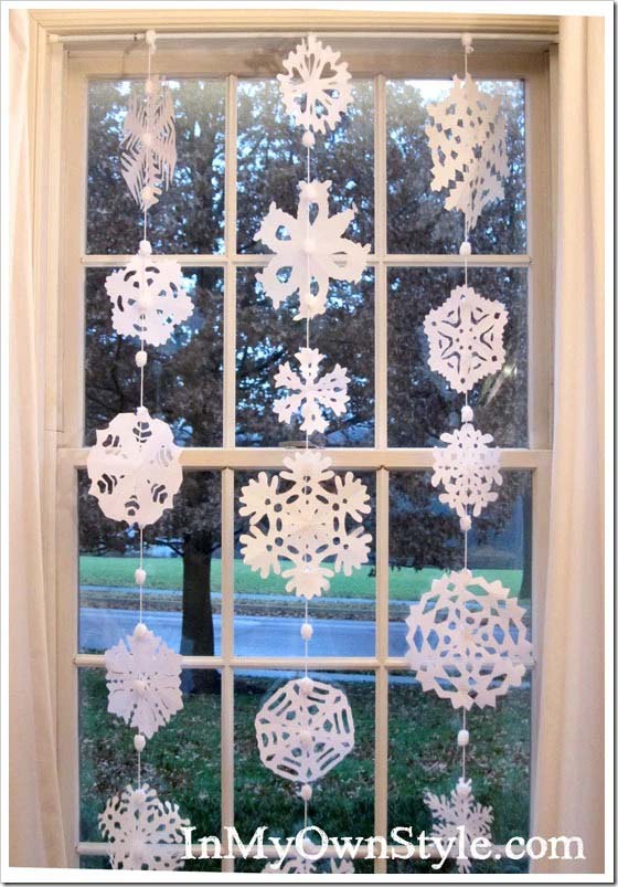 Snow at the Window #Christmas #decor #hacks #diy #decorhomeideas