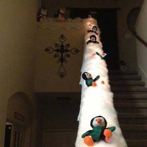 Snow Blankets Penguins #Christmas #decor #hacks #diy #decorhomeideas