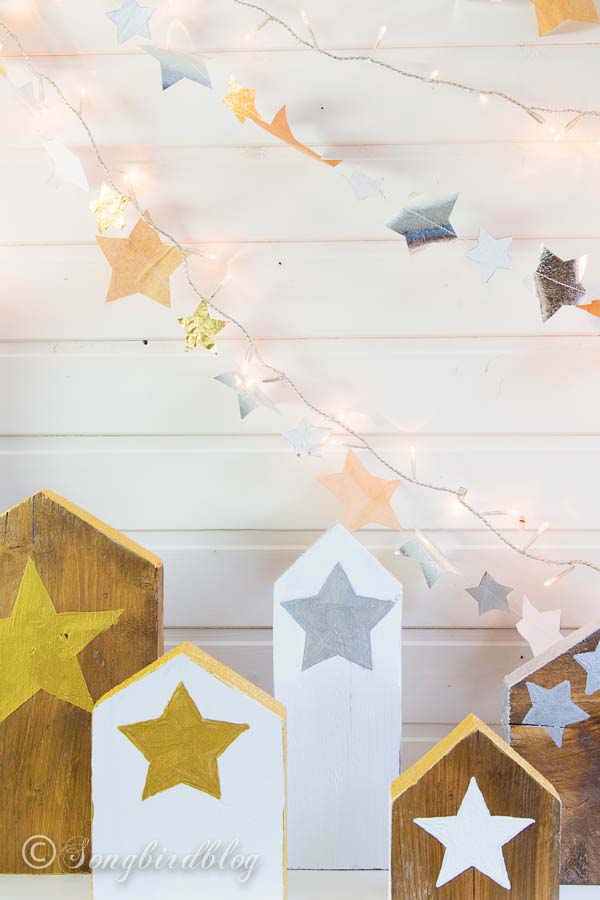 Stars and Houses Christmas mantel #Christmas #diy #lights #decorhomeideas