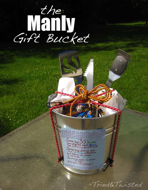 The Manly Gift Bucket #Christmas #diy #basket #gift #decorhomeideas