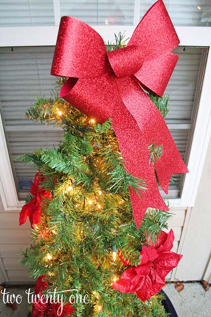 Tomato Cage Christmas Tree Idea #Christmas #diy #lights #decorhomeideas