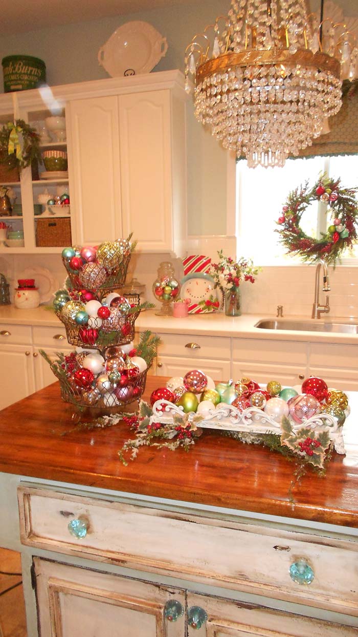 Vintage Kitchen Christmas Decorations #Christmas #kitchen #decoration #decorhomeideas