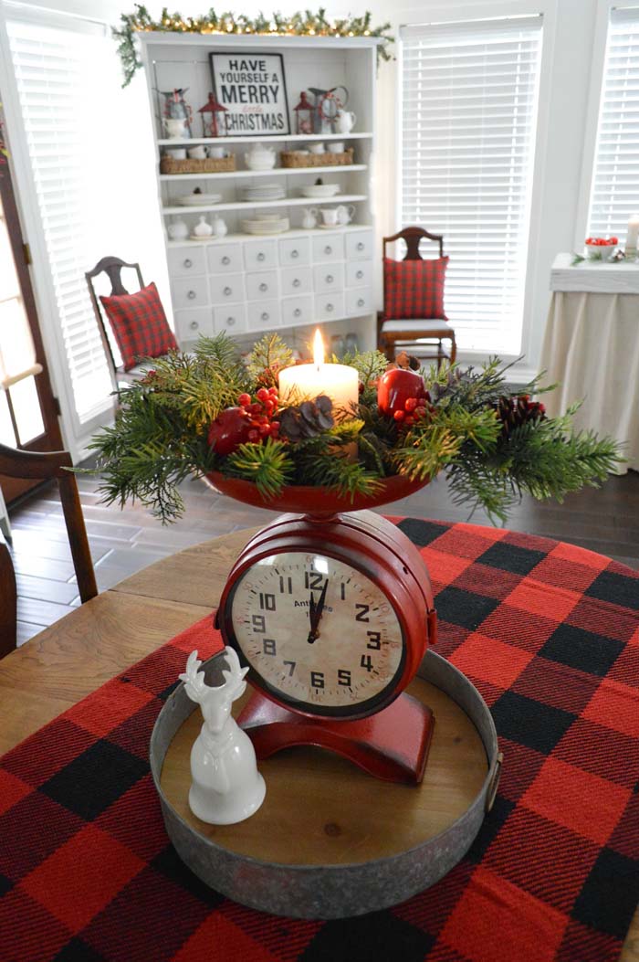 Vintage Kitchen Scale Christmas Centerpiece #Christmas #kitchen #decoration #decorhomeideas