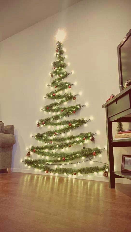 Wall Christmas Tree #Christmas #diy #lights #decorhomeideas