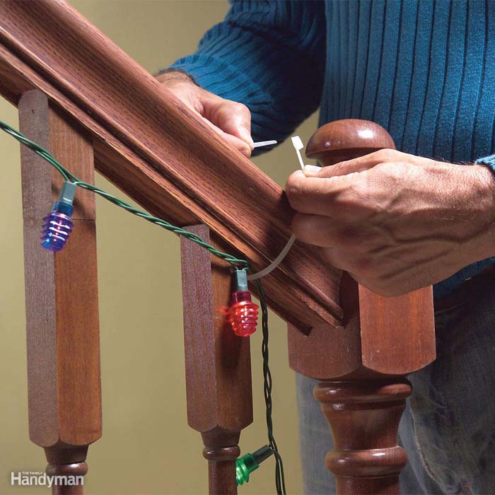 Ziptie Christmas Lights to Railings #Christmas #decor #hacks #diy #decorhomeideas